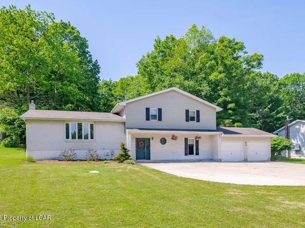 35 Charlwood Dr, Freeland, PA 18224