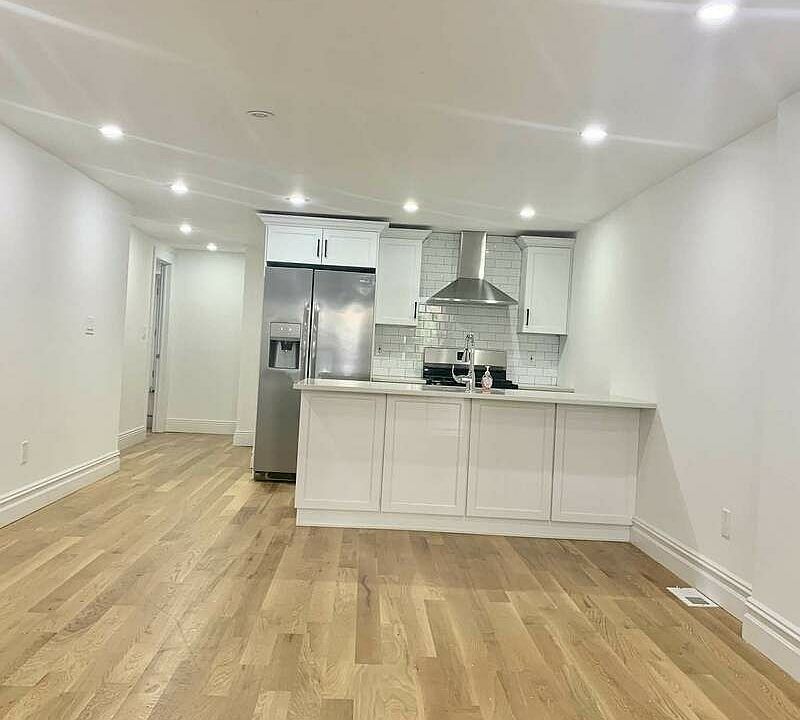 1st image of 372 Quincy St APT 1