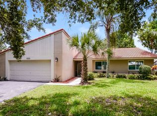 8362 Shadow Wood Blvd, Pompano Beach, FL 33071