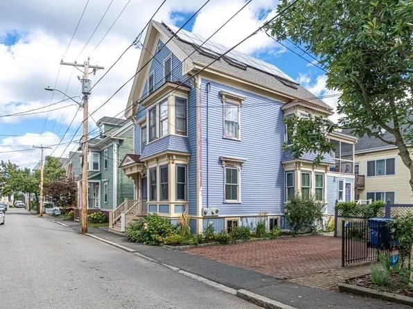 30 Boardman St #B, Salem, MA 01970