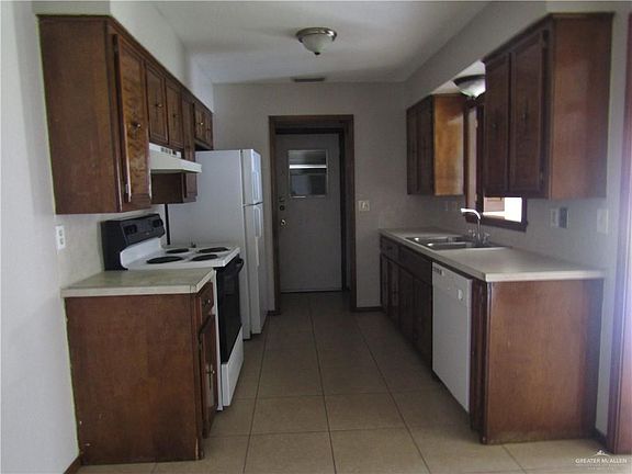 5th image of 700 Iris Ave