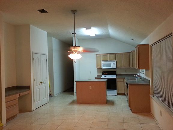 3rd image of 307 Dakota Dr