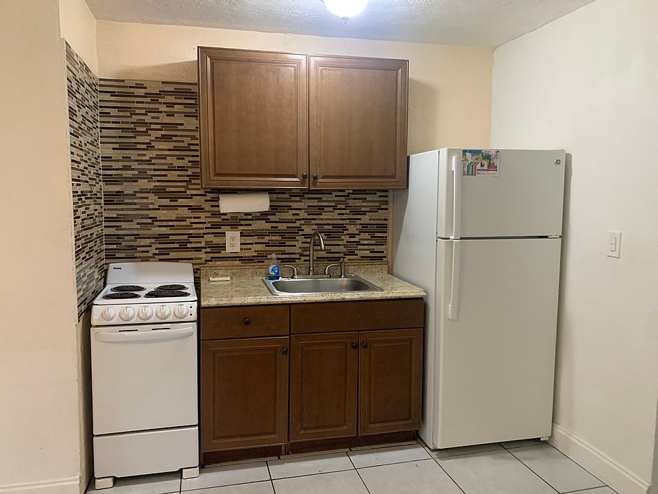 1st image of 38 SW 6th Ave APT 3