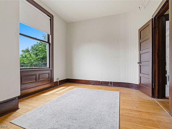29th image of 1435 Market Ave N