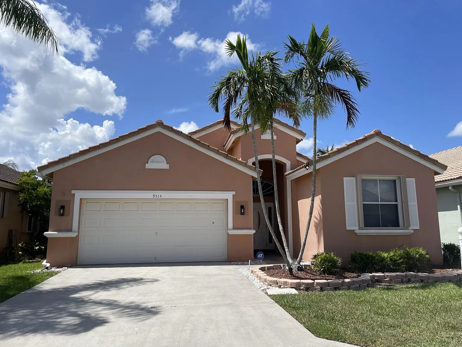 3 bed, 2.0 bath, 1864 sqft, $3,500 — Photo 1