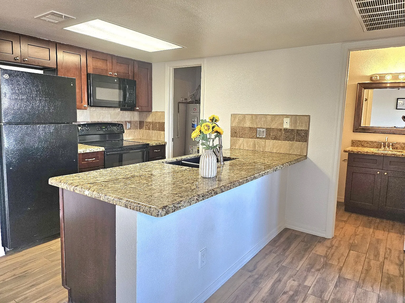 1 bed, 750 sqft, $895 — Photo 2