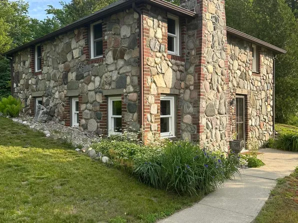 6727 Paradise Trl, Carp Lake, MI 49718