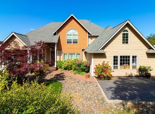 1511 NE Vista Fe Ct, Roseburg, OR 97470