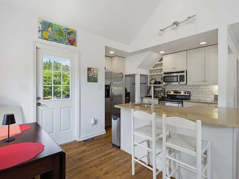 2212 Rumson Rd — Photo 12