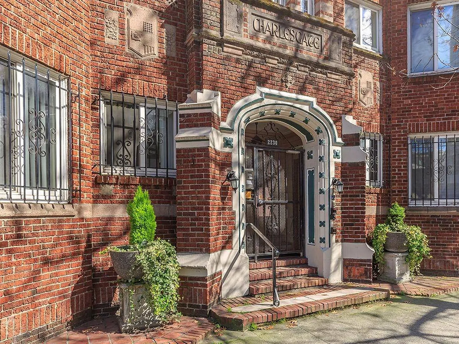 Charlesgate Apartments - Vintage Studios — Photo 3