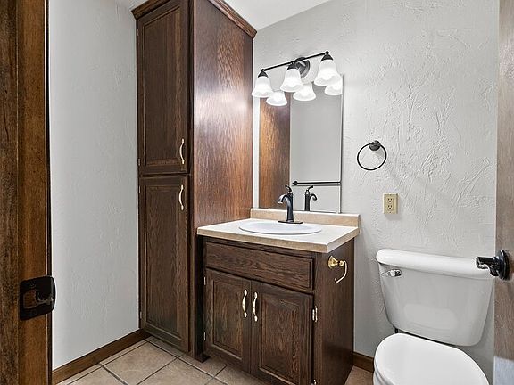 4th image of 2364 Canter Ln #B