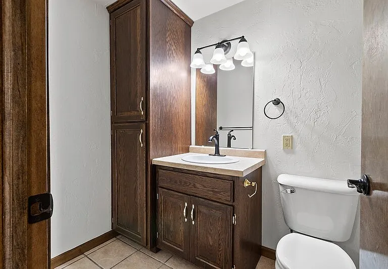 2364 Canter Ln #B — Photo 4