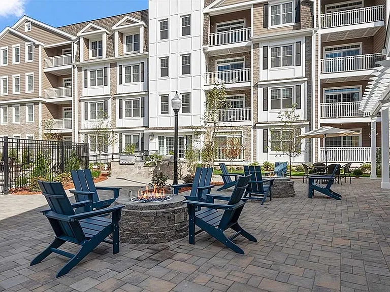 320 Middlesex Ave #B403 — Photo 23