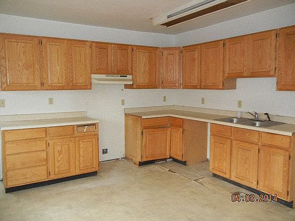 3rd image of 208 E Edith Ave