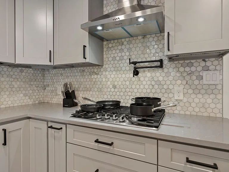 2402 Chimney Rock Rd — Photo 8