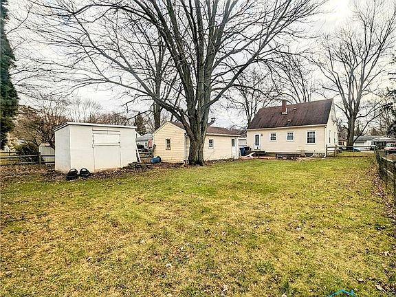 4th image of 320 Wolfly Ave