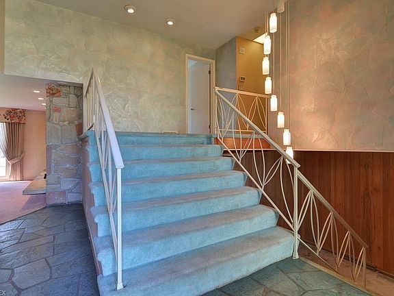 4th image of 20765 Saratoga Dr