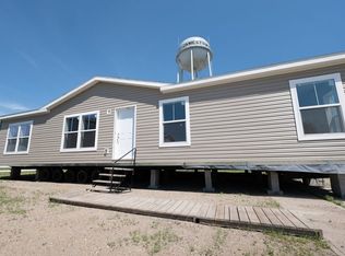 105 Holiday Park Vlg, Jamestown, ND 58401