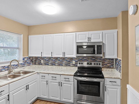 4th image of 6403 Fairview Dr