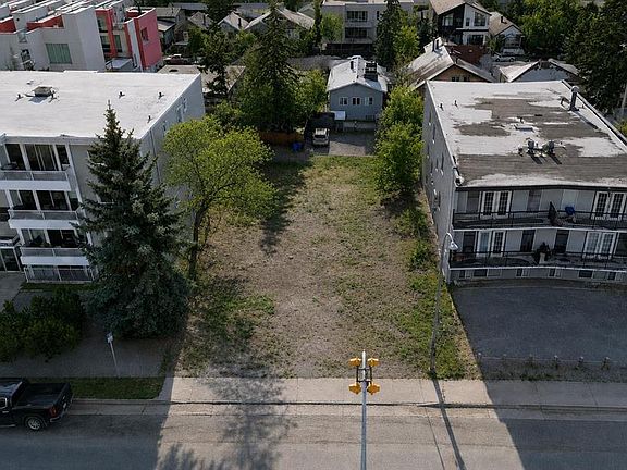 5th image of 1819 26th Ave SW