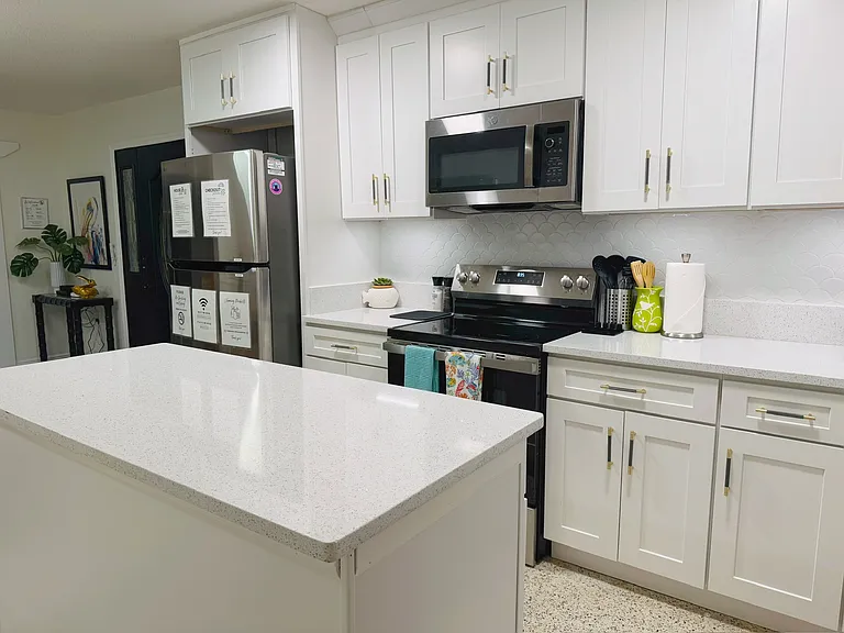 4741 Floramar Ter — Photo 22