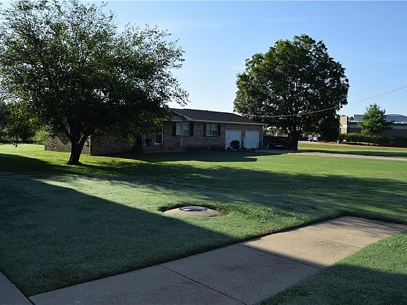 2nd image of 802 McCollum Dr