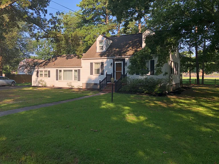 Mimosa front yard side view_08082018
