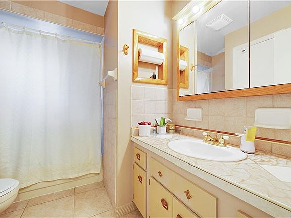 3rd image of 1634 Silversmith Pl