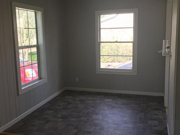 4th image of 28 Eveland Ave