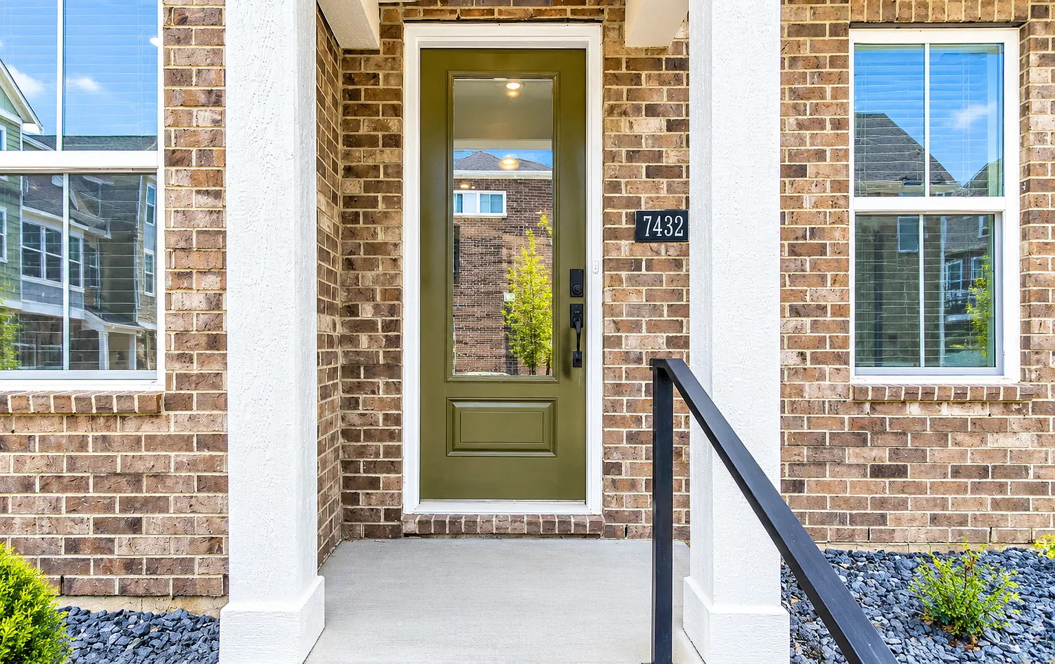 3 bed, 2155 sqft, $3,475 — Photo 3