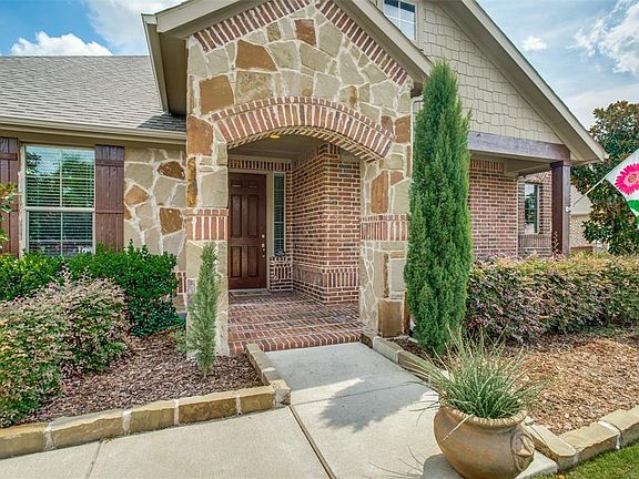 2nd image of 380 Darian Dr