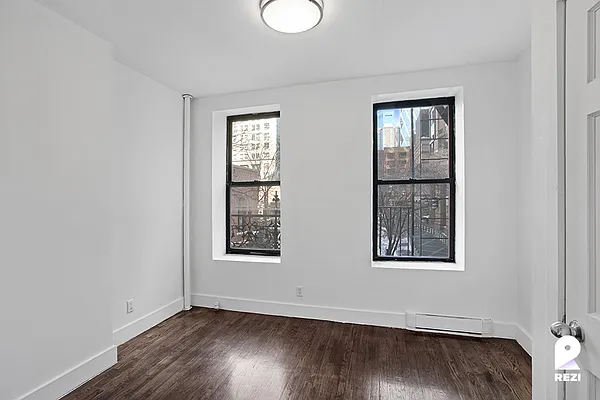 Rented by REZI | media 16