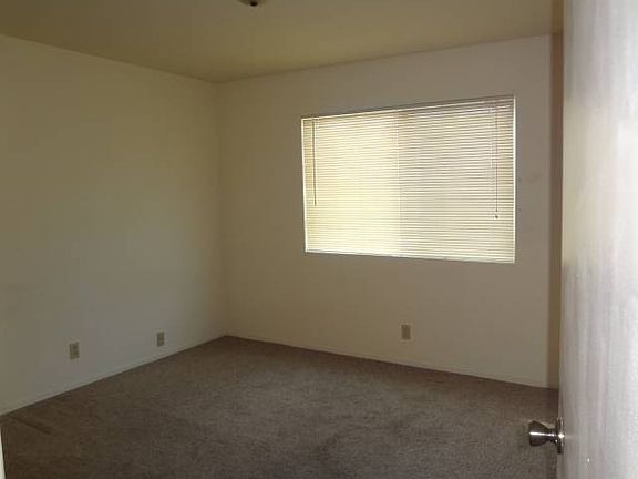 4th image of 631 Sylvan St APT 2