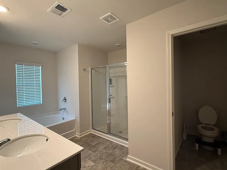 325 Thompson Dr — Photo 6