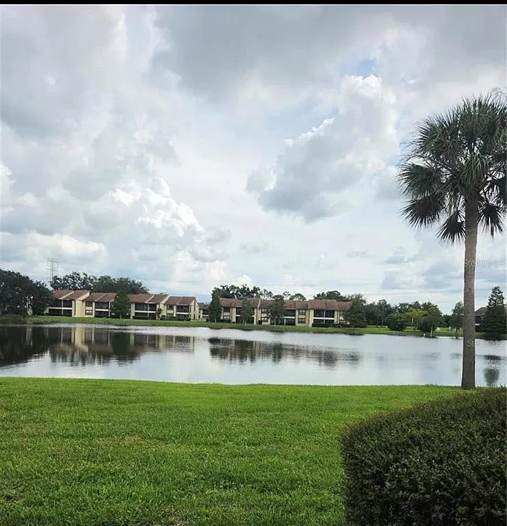 2 bed, 2.0 bath, 1054 sqft, $2,000 — Photo 3