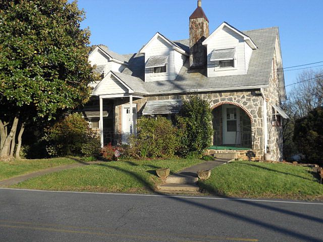 1st image of 512 Beall St NW