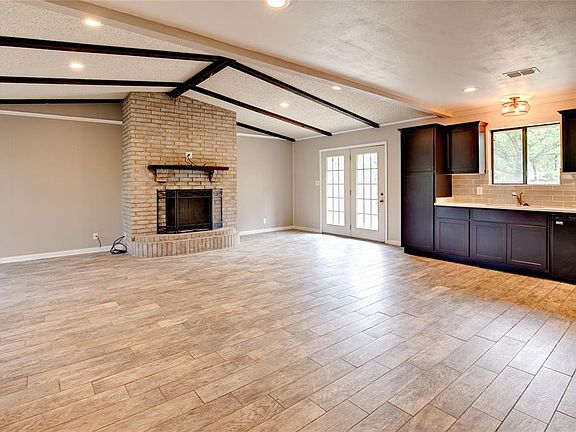 3rd image of 309 Janis Ln