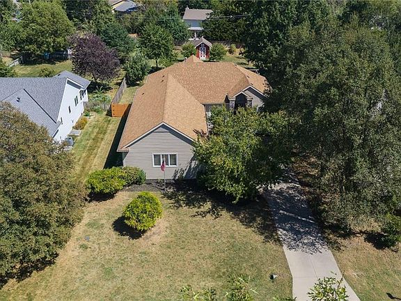 2nd image of 1104 Wagon Wheel Rd