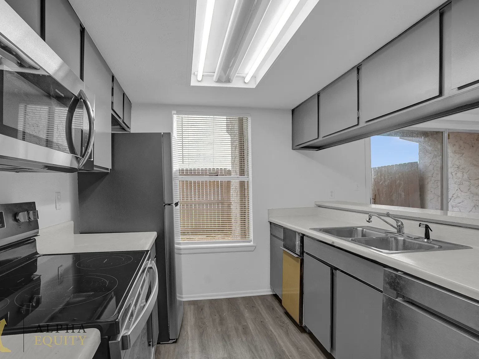4025 Billingsgate Rd — Photo 1