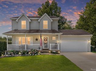 2422 Par Ct, Howell, MI 48843