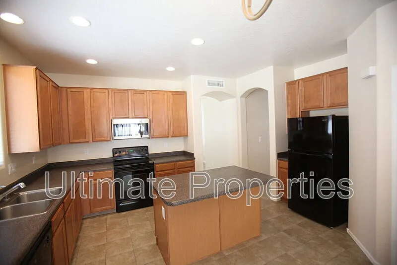 3 bed, 2.0 bath, 1725 sqft, $1,850 — Photo 4