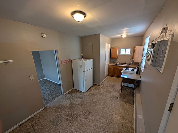 3rd image of 6711 E Pine St