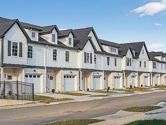 1st image of 112 Mapleview Dr