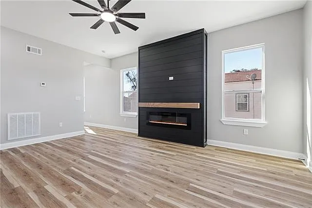 3 bed, 2.0 bath, 1844 sqft, $2,400 — Photo 2