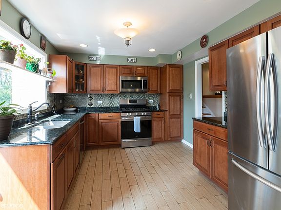 4th image of 3705 Lindenwood Ln