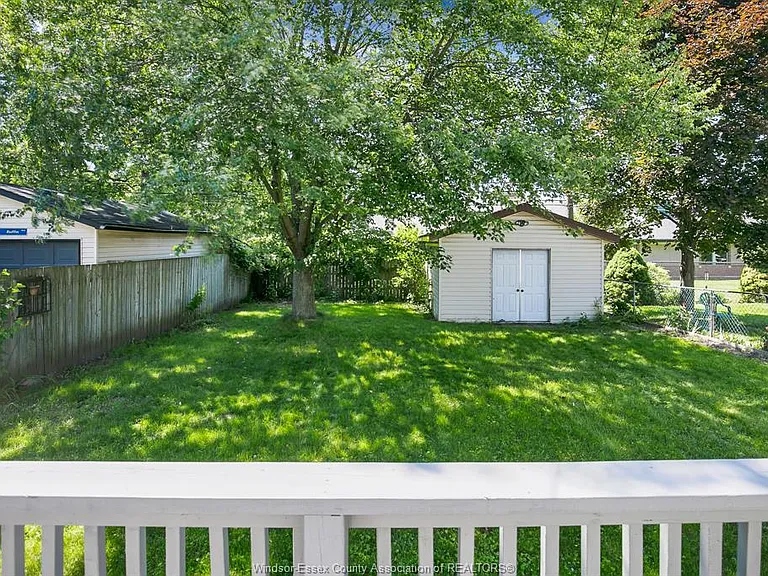 3964 Whitney Ave — Photo 38