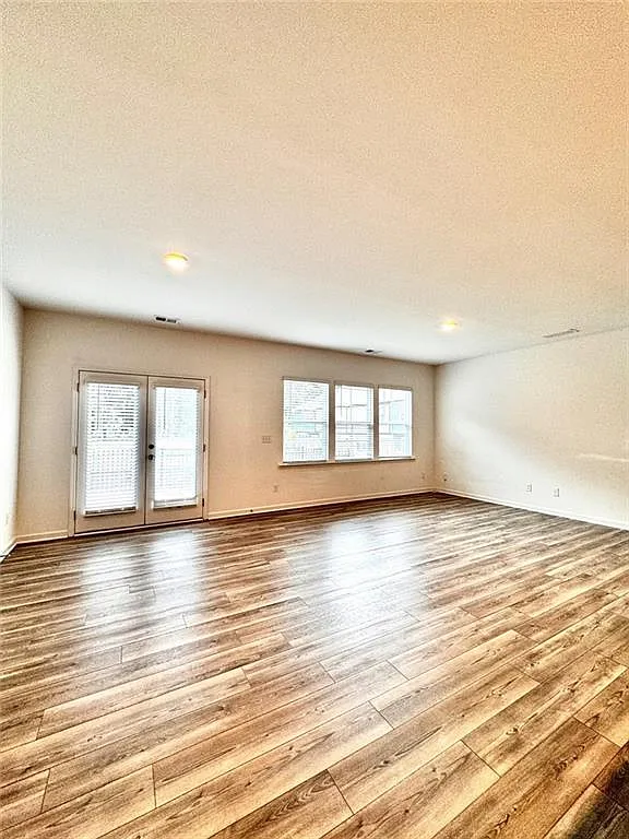 3 bed, 2.5 bath, 1940 sqft, $2,700 — Photo 4