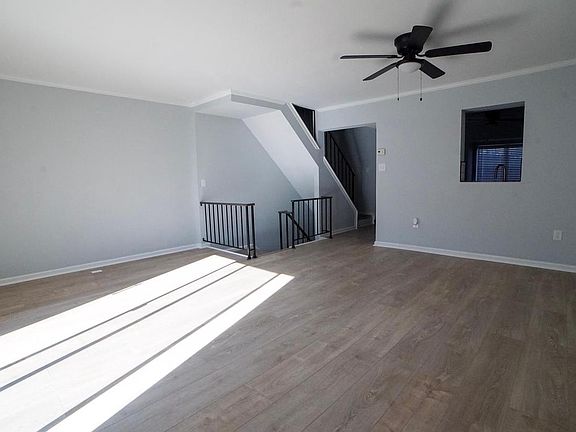 4th image of 9 Cherry Manor Ct