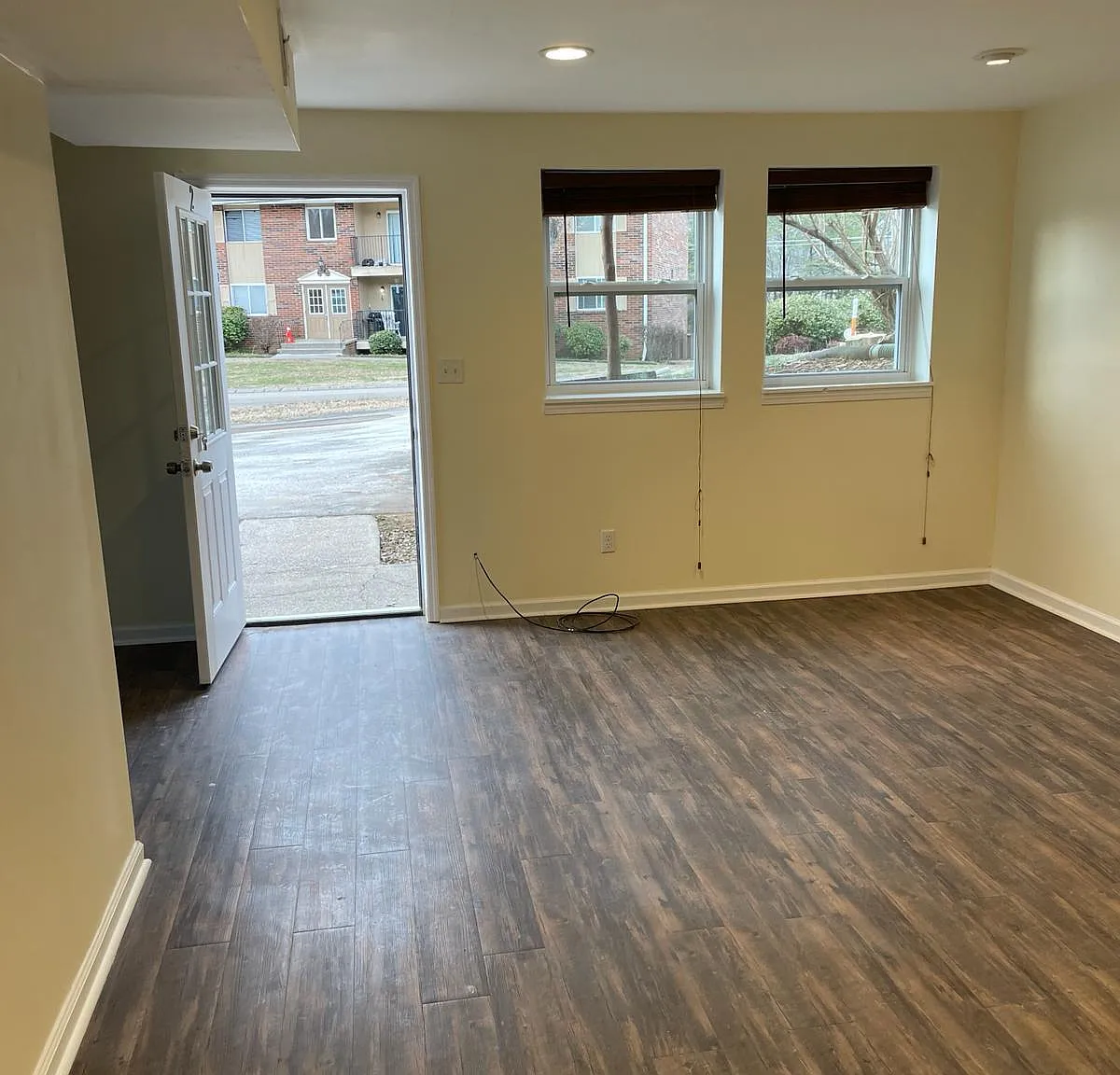 2 bed, 1.5 bath, 1000 sqft, $1,450 — Photo 2