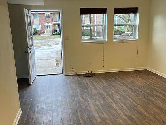 2nd image of 1005 Flanders Ln #1-2